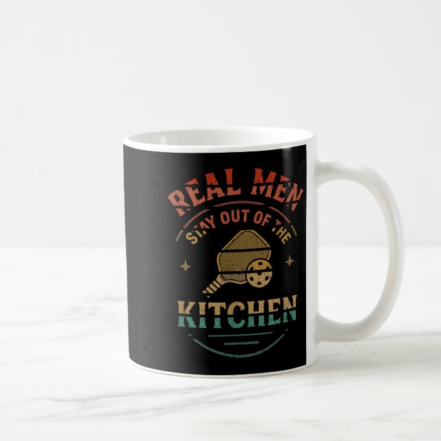 Caneca De Café Real Men Stay Out Of The Kitchen Funny Ckleball Vi (Direita)
