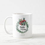 Caneca De Café Red Floral Eucalyptus Mãe do Groom<br><div class="desc">O design botânico de inverno apresenta uma coroa de Boho eucalipto com anêmonas vermelhas de burgundy. Bride Maid está escrito no centro. Sua data de casamento abaixo. Também estão disponíveis para a noiva, para a madrinha de casamento, mãe da noiva e da florista. Comprar um para cada membro do partido...</div>