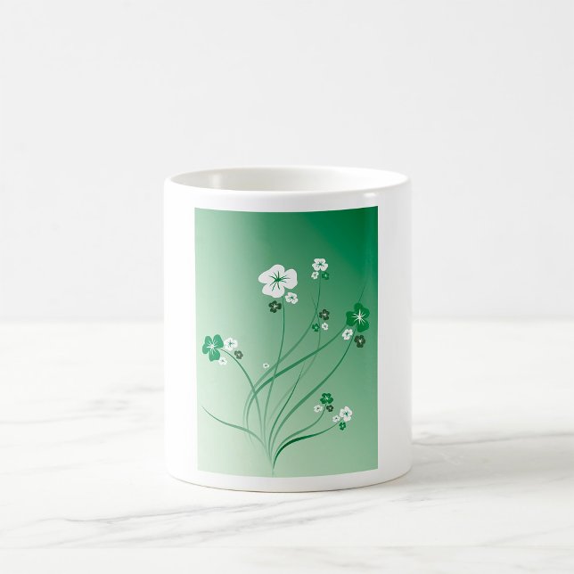 Caneca De Café Redemoinhos Florais Verdes e Flores Brancas (Criador carregado)