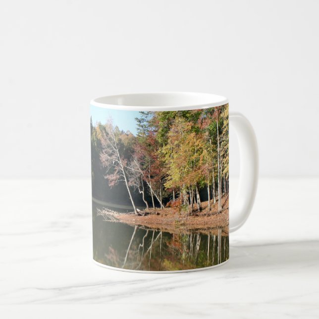 Caneca De Café Reflexo do Lago de Folhas de Outono Laranja e Céus (Frente Esquerda)