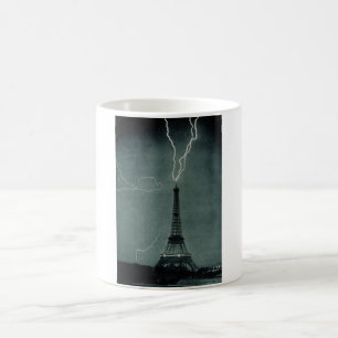 Caneca De Café Relâmpago em choque com a Torre Eiffel
