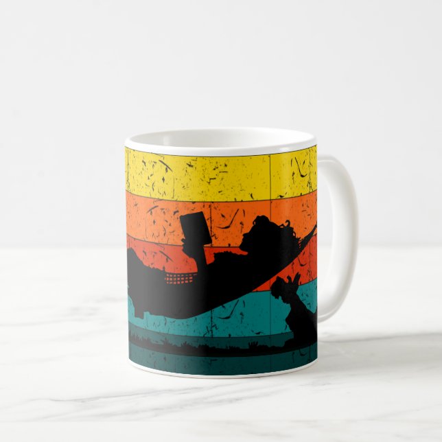 Caneca De Café Relaxando no Sol - Menina em Hammock Lendo (Frente Esquerda)