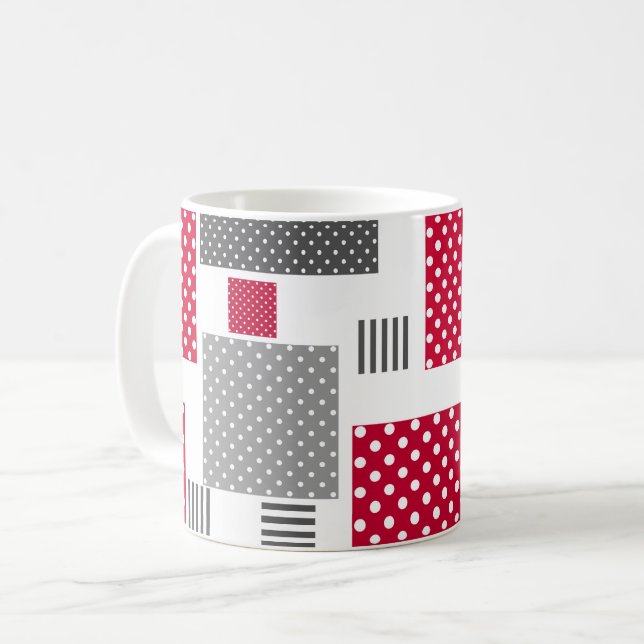 Caneca De Café Remendo de bolinhas cinza e vermelhas em fundo bra (Frente Esquerda)