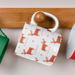 Caneca De Café renas de Natal. Padrão de animais da floresta verm<br><div class="desc">O padrão das renas vermelhas do Natal é Coffee Mug para o feriado de inverno.</div>