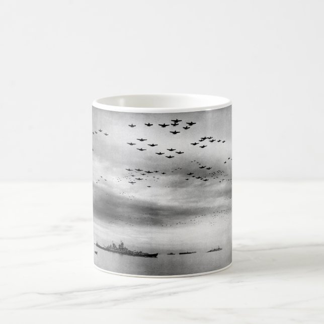 Caneca De Café Rendição do Flyover de USS Missouri de Japão (Centro)