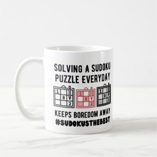 Caneca De Café Resolvendo um quebra-cabeça sudoku todos os dias
