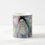 Caneca De Café Retrato de Friederike Maria Beer por Gustav Klimt<br><div class="desc">Retrato de Friederike Maria Beer (1916) por Gustav Klimt é uma pintura de retrato de arte vitoriana do simbolismo da era vitoriana. Friederike-Maria pediu que Klimt a pintasse num vestido de oficina vienense que ela vestia exclusivamente. Klimt decidiu que deveria vestir seu dentro de casaco de pelo para fora para...</div>