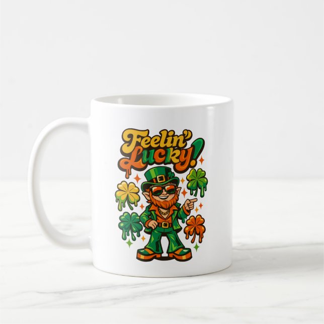 Caneca De Café Retro Anos 70 Groovy Leprechaun Vibrações de Sorte (Esquerda)