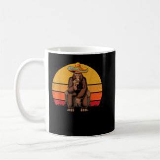 Caneca De Café Retro Bigfoot Holding Pizza Mexican Sasquatch Cinc