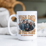 Caneca De Café Retro Este Pai é o Goat Photo 15oz Coffee Mug<br><div class="desc">Uma caneca de cabra retrô para pai com foto personalizada. Sua foto será exibida em forma de adesivo de borda ondulada e enquadrada com "pai é a cabra". Personalize com o(s) nome(s) do(s) filho(s) ou qualquer texto que você quiser. Use a mesma foto na frente e atrás ou uma foto...</div>