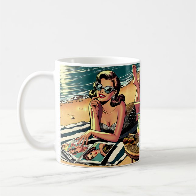 Caneca De Café Retro Mulher na Praia lendo uma Revista Fashion (Esquerda)
