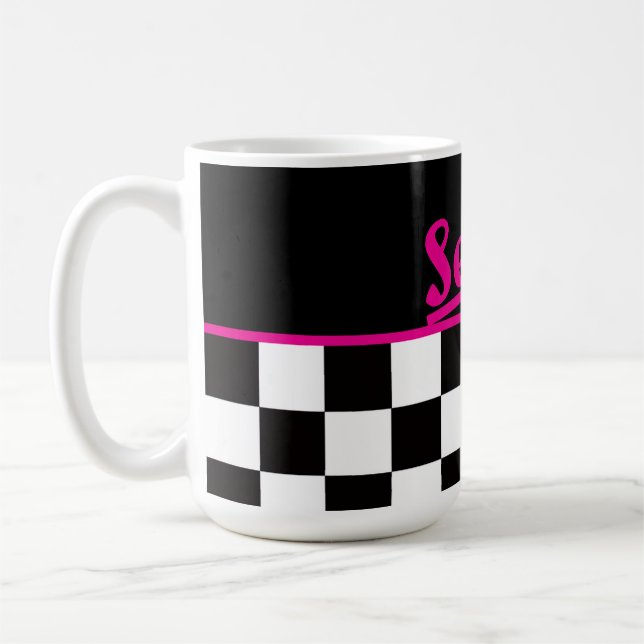Caneca De Café Retro Preto Branco Neon Rosa Tabuleiro de Xadrez " (Esquerda)