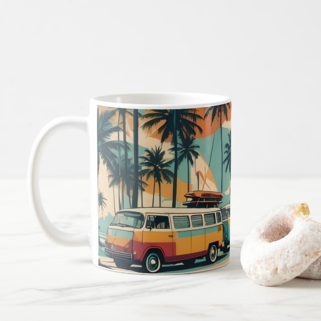 Caneca de Café Retro Surf Van & Palmeiras | Tropic (Com Donut)