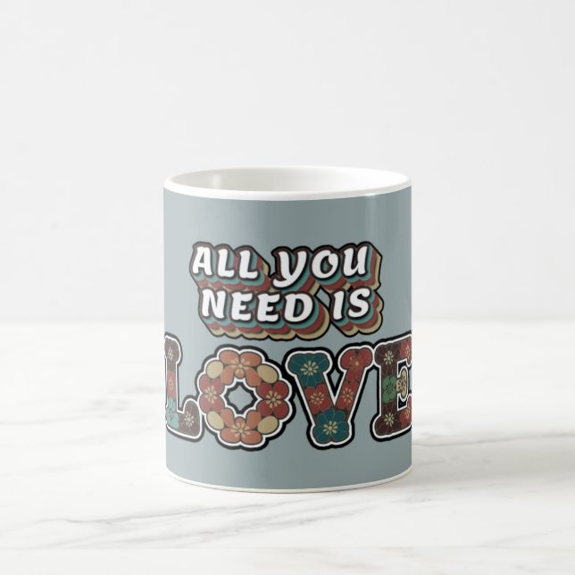 Caneca De Café Retro "Tudo Que Você Precisa É Amor" (Centro)