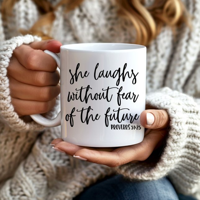 Caneca De Café Risos Sem Medo da Bíblia Futura Versa (Christian Bible verse mug: "She laughs without fear of the future.")