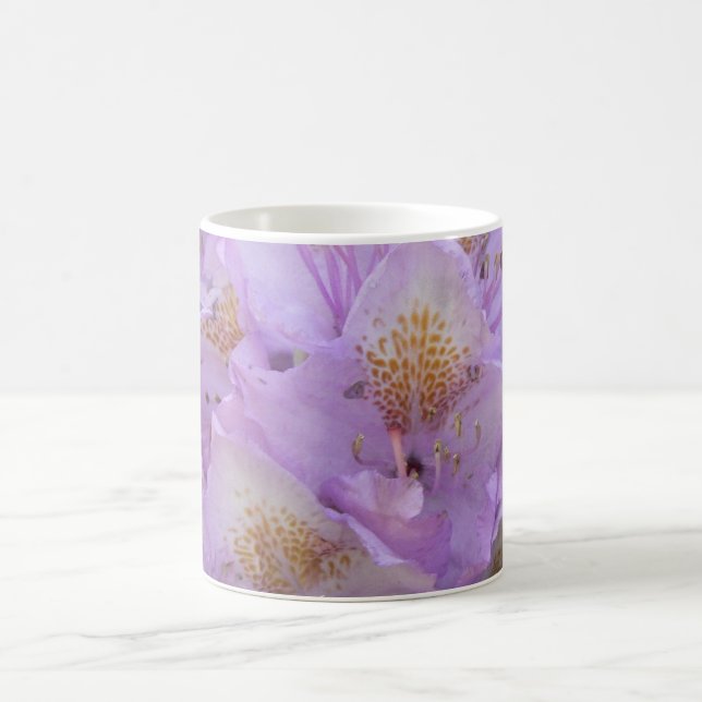 Caneca De Café Rododendro claro da ameixa no primavera (Centro)