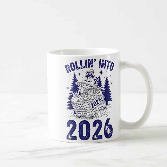 Caneca De Café Rollin Into 2026 Raccoon Funny Dumpster Fire 2025  (Direita)