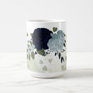 Caneca De Café Romântico azul naval e flores verdejantes empoeira