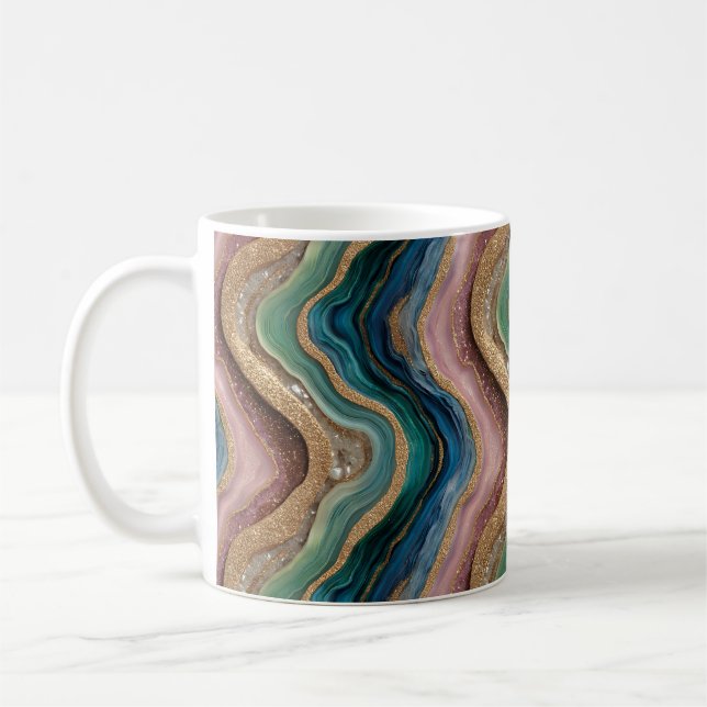 Caneca De Café Rosa, De Agitação Da Lata (Esquerda)
