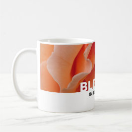 Caneca De Café Rosa de Pêssego Floral Personalizada BENDITA