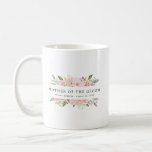 Caneca De Café Rosa Rosa Rosa Rosa Rosa Esbranquiçada Mãe Floral<br><div class="desc">Chic e elegante design cor-de-rosa-rosa apresentam o título Mãe do Alcance e uma linha de texto personalizado abaixo. Todo o texto pode ser editado, a cor, a fonte e o tamanho alterados. Faça um para cada festa de noiva. Vai parecer excelente em suas fotos prontas. Esta caneca de café faz...</div>