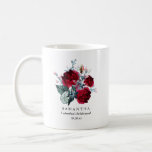 Caneca De Café Rosa vermelha Floral Bridesmaid Wedding<br><div class="desc">Tão bonito. Use na manhã do seu casamento para fotos de excelente. Então será um presente maravilhoso. Belo buquê rosa vermelha escuro. Três linhas de texto personalizável.</div>