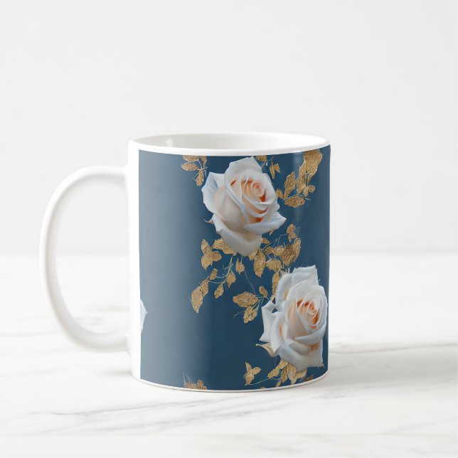 Caneca De Café Rosas brancas e folhas de ouro sobre fundo azul (Esquerda)
