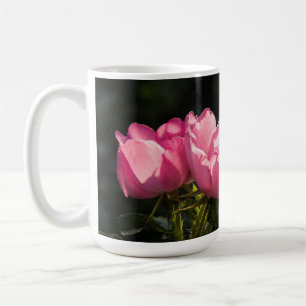 Caneca De Café Rosas cor-de-rosa à luz dourada do jardim