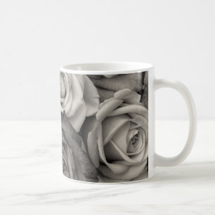 Caneca De Café Rosas, Foto Floral Romântica Preto e Branco