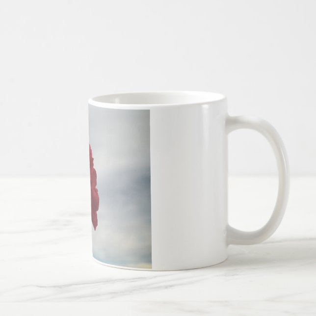 Caneca De Café Rosas vermelhas contra o céu azul brilhante (Direita)