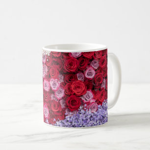Caneca De Café Rosas Vermelhas e Rosas com Gipsófila Colorida