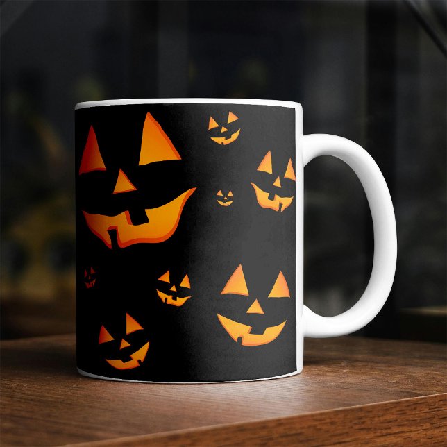 Caneca De Café Rostos de Abóbora Iluminados Projeto de Halloween (Glowing Jack-O-Lantern Faces Halloween Design. Coffee Mug)