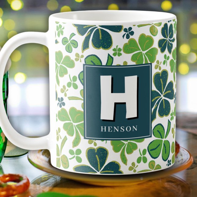 Caneca De Café Rua Monograma de Shamrock Clover. (Criador carregado)
