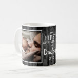 Caneca De Café Rustic  Black Wood Daddy's First Christmas 2 Photo<br><div class="desc">Daddy's first Christmas mug personalized with 2 photos and year. Makes  a special keepsake Christmas gift for the new dad.</div>