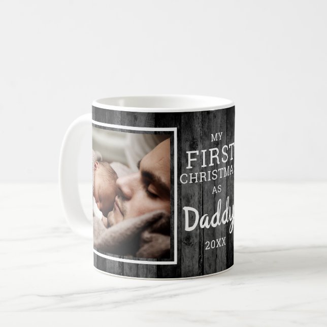Caneca De Café Rustic  Black Wood Daddy's First Christmas 2 Photo (Frente Esquerda)