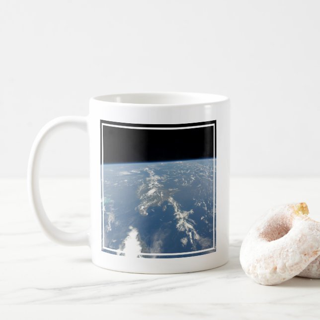Caneca De Café Saharan Dust soprando Westward No Atlântico. (Com Donut)