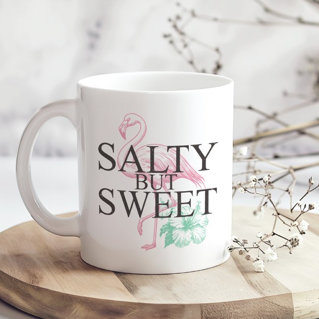 Caneca De Café "Salgado mas doce" Flamingo ("Salty but Sweet" Flamingo Coffee Mug on a sunny boho wooden kitchen table.)