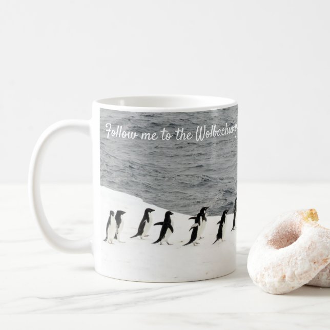 Caneca De Café Salvar Adélie Penguins por RoseWrites (Com Donut)