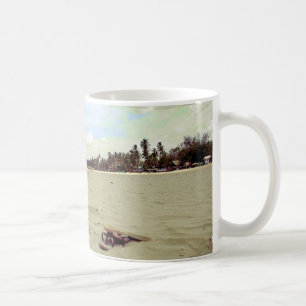 Caneca De Café Sandálias na praia tropical