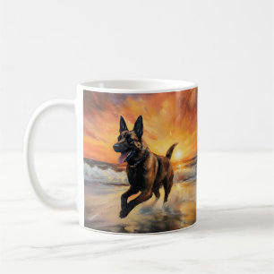 Caneca De Café Sandy Paws Cão Malinois Belga na Praia ao Pôr do S