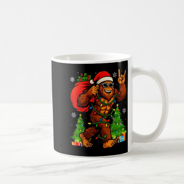 Caneca De Café Santa Bigfoot Christmas Tree Xmas Lights Funny Sas (Direita)
