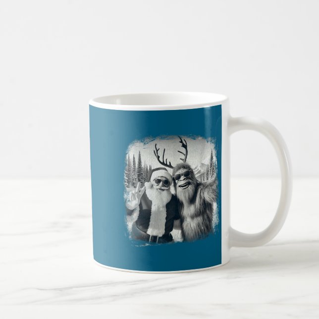 Caneca De Café Sasquatch 67 Christmas Tree Funny Santa Bigfoot  (Direita)