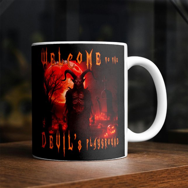 Caneca De Café Satã do diabo no cemitério noturno com lua vermelh (Criador carregado)