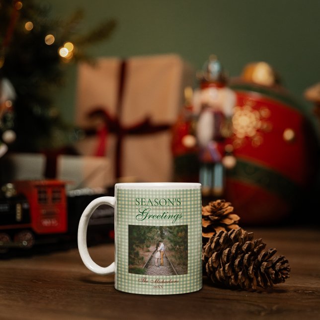 Caneca De Café Saudações da temporada Gingham Natal (Criador carregado)
