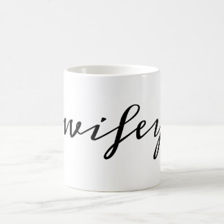 Caneca De Café Script Wifey Preto de Caligrafia Moderna