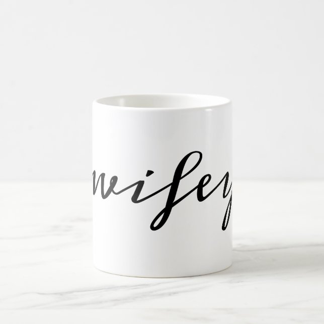 Caneca De Café Script Wifey Preto de Caligrafia Moderna (Centro)