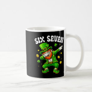 Caneca De Café Seis sete leprechaun fazendo dab 67 meme st patric
