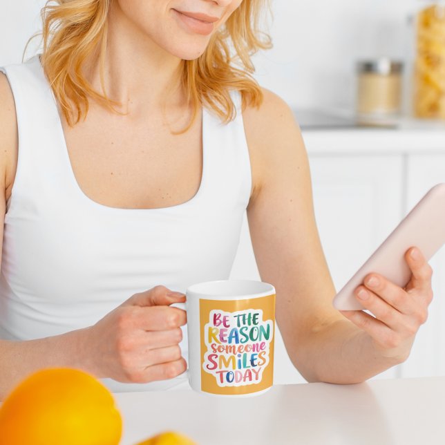 Caneca De Café Seja A Razão Que Alguém Sorri Hoje (Encourage kindness with this, "Be the reason someone smiles today" mug! )