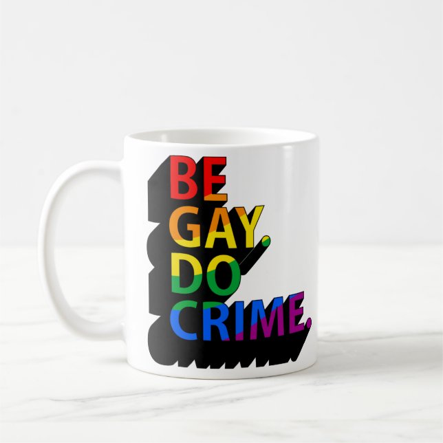 CANECA DE CAFÉ SEJA GAY, FAÇA CRIME (Esquerda)