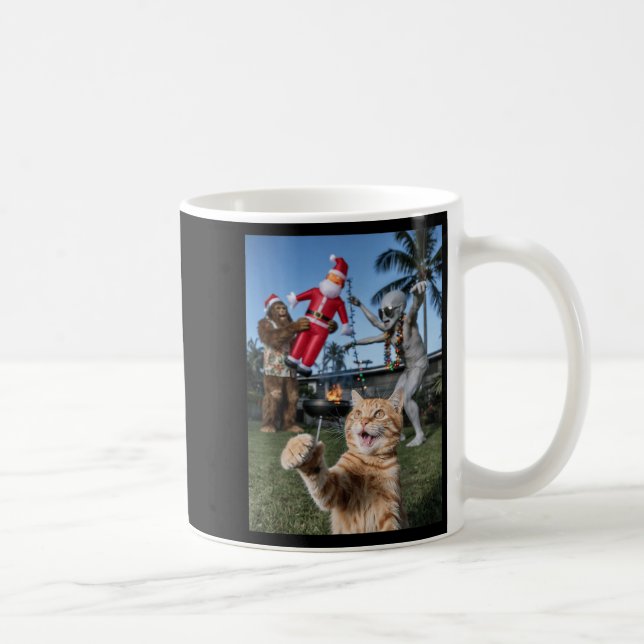 Caneca De Café Selfie De Gato Com Alienígena E Pé Grande De Natal (Direita)